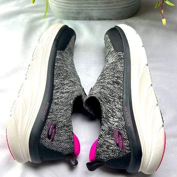 Skechers relaxed fit ,air cooled memory foam size 9.5 - Picture 7 of 12